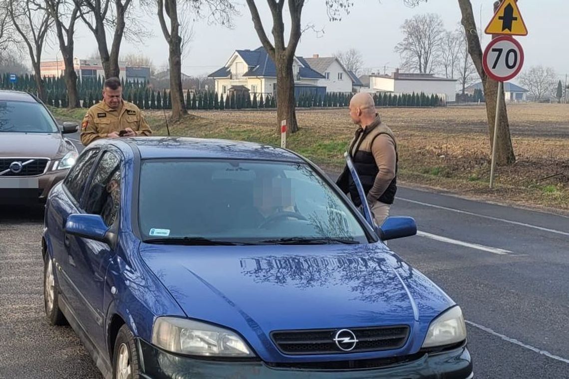 Miał prawie 3 promile i jechał od boku do boku – strażacy uniemożliwili mu dalszą jazdę