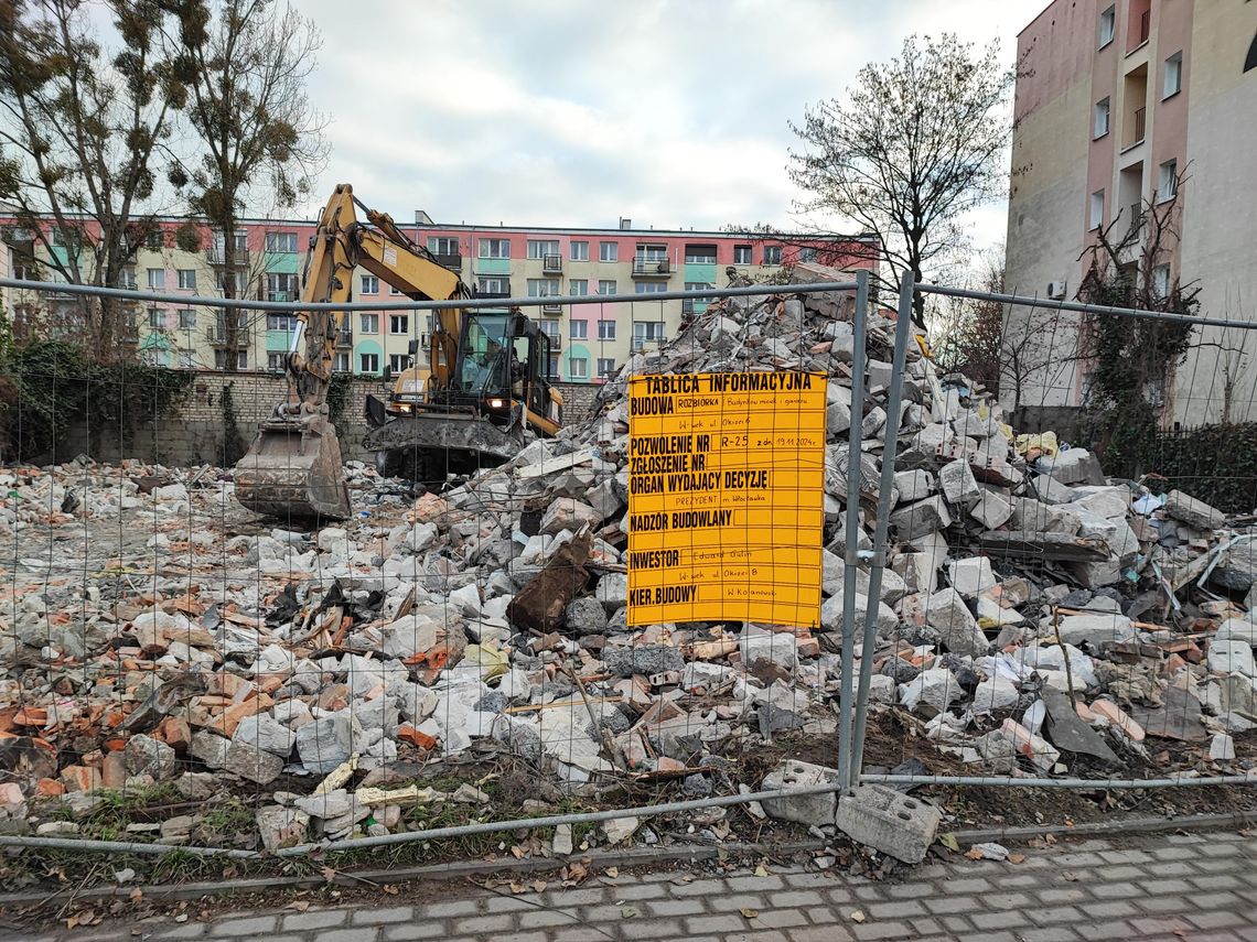 Miejsce dwóch zgonów i częstych pożarów wyburzone