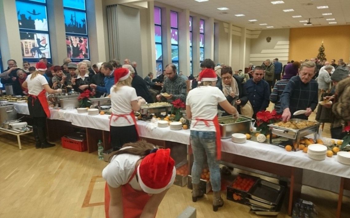 Miejska wigilia przeniesiona do ratusza. Harcerze przyniosą "Betlejemskie Światło"  