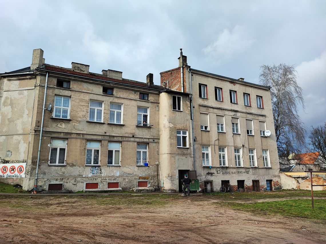 Mieszkańcy kamienicy przy ul. Łęgskiej wrócili do swoich mieszkań 