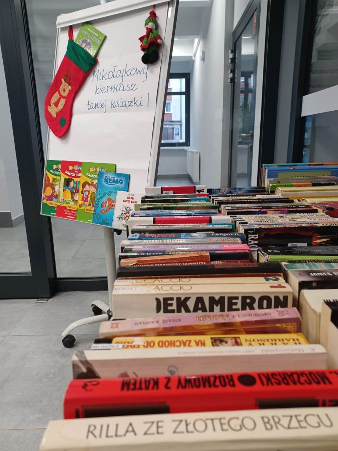 Mikołajkowy kiermasz książek – okazja na tanie zakupy