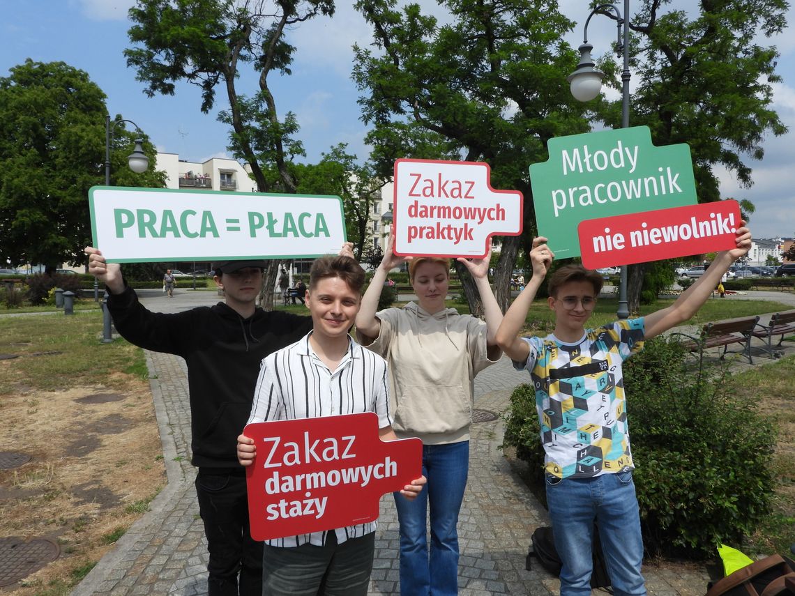 Młoda Lewica żąda wprowadzenia zakazu darmowych staży w samorządach