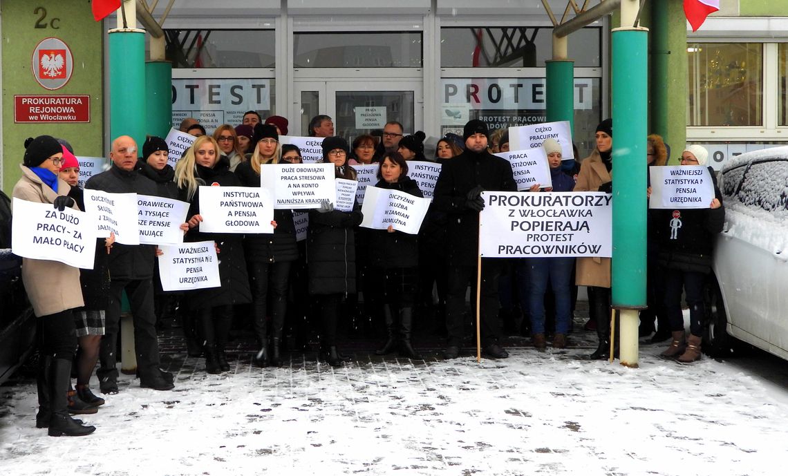 "Morawiecki ma tysiące, nasze pensje żenujące!" - pracownicy prokuratury protestują! 