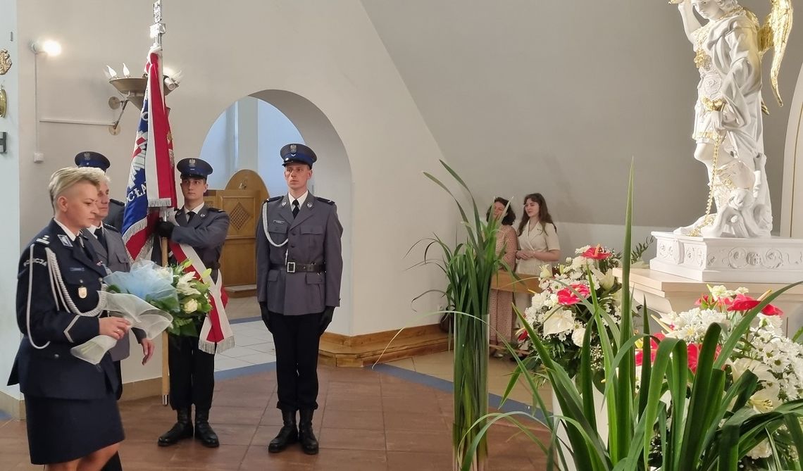 Mundurowi z Włocławka przywitali figurę św. Michała Archanioła, patrona Policji Mundurowi z Włocławka przywitali figurę św. Michała Archanioła, patrona Policji