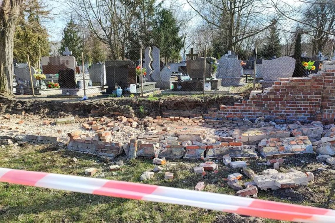 Mur wokół Cmentarza ma zostać naprawiony przed Dniem Wszystkich Świętych Mur wokół Cmentarza ma zostać naprawiony przed Dniem Wszystkich Świętych