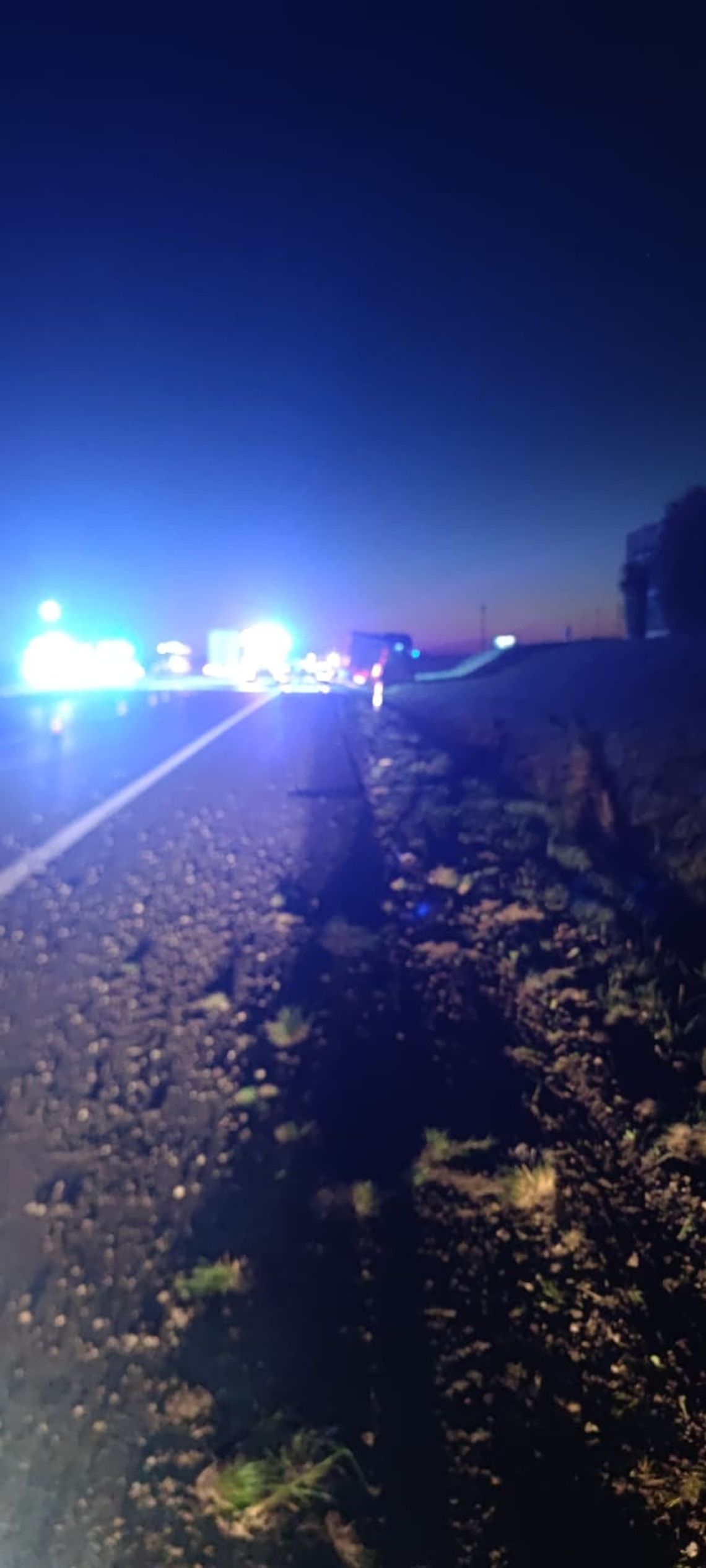 Na autostradzie A1 pojazd ciężarowy zjechał do rowu. Ruch był utrudniony