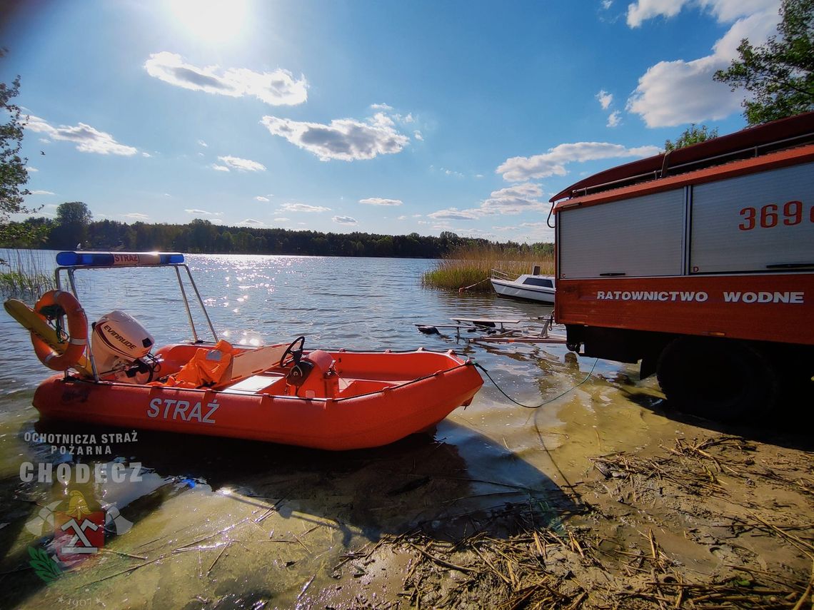 Na Jeziorze Kromszewickim wywróciła się łódka. W akcji strażacy z Włocławka 