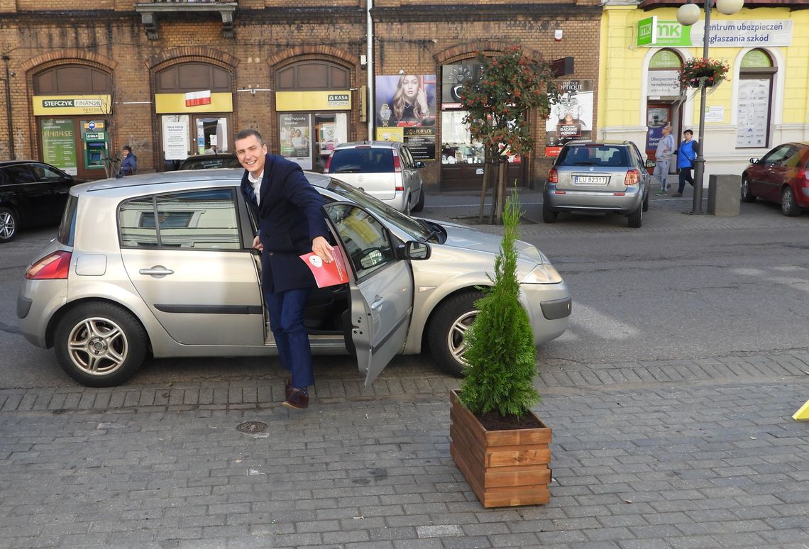 Na Kościuszki ubyło miejsc parkingowych. Powodem - pomysł wiceprezydenta, który sam miał problem z zaparkowaniem...