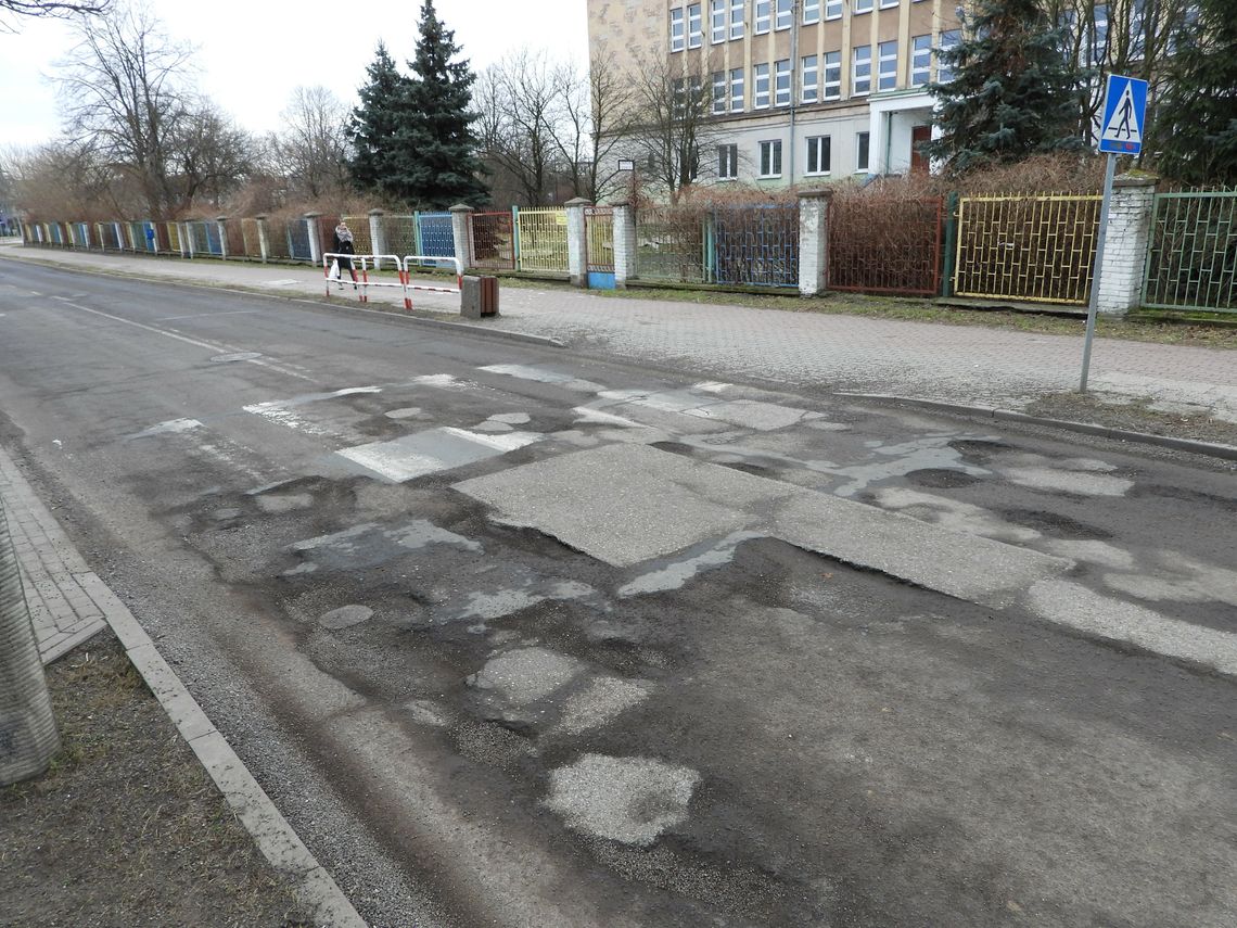 Na łatanie dziur na ul. Leśnej jeszcze poczekamy