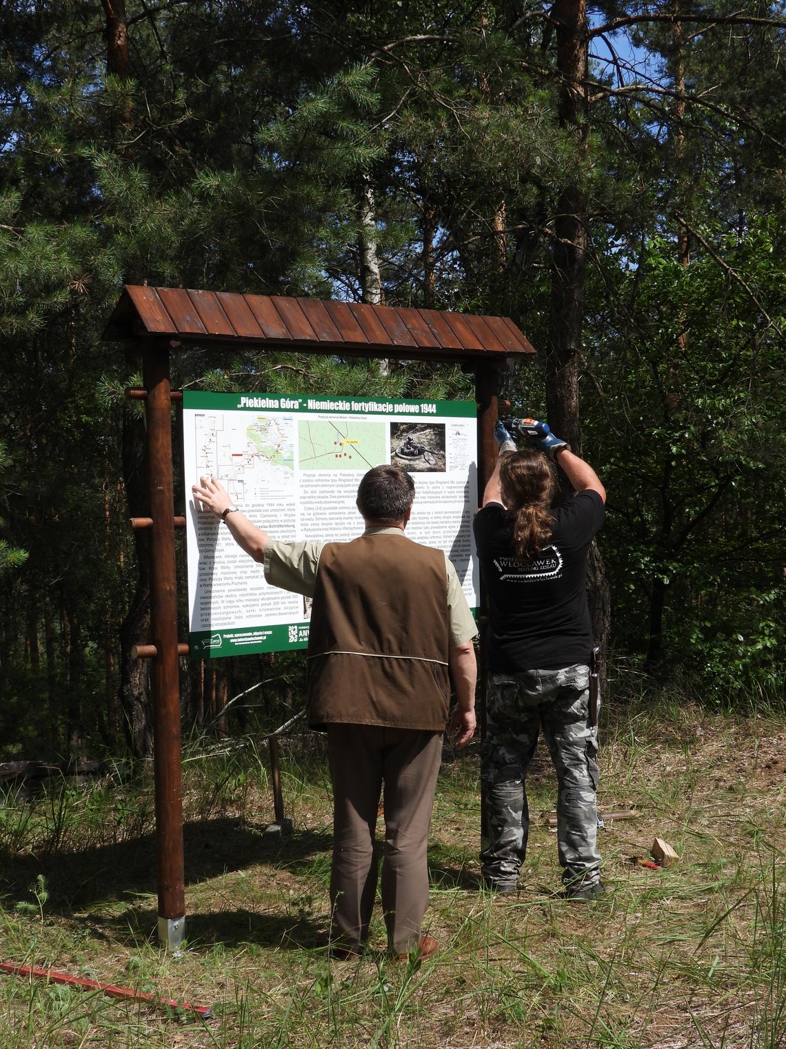 Na terenie nadleśnictwa ustawiono tablice. Jedna dotyczy tzw. "Piekielnej Górki", druga...