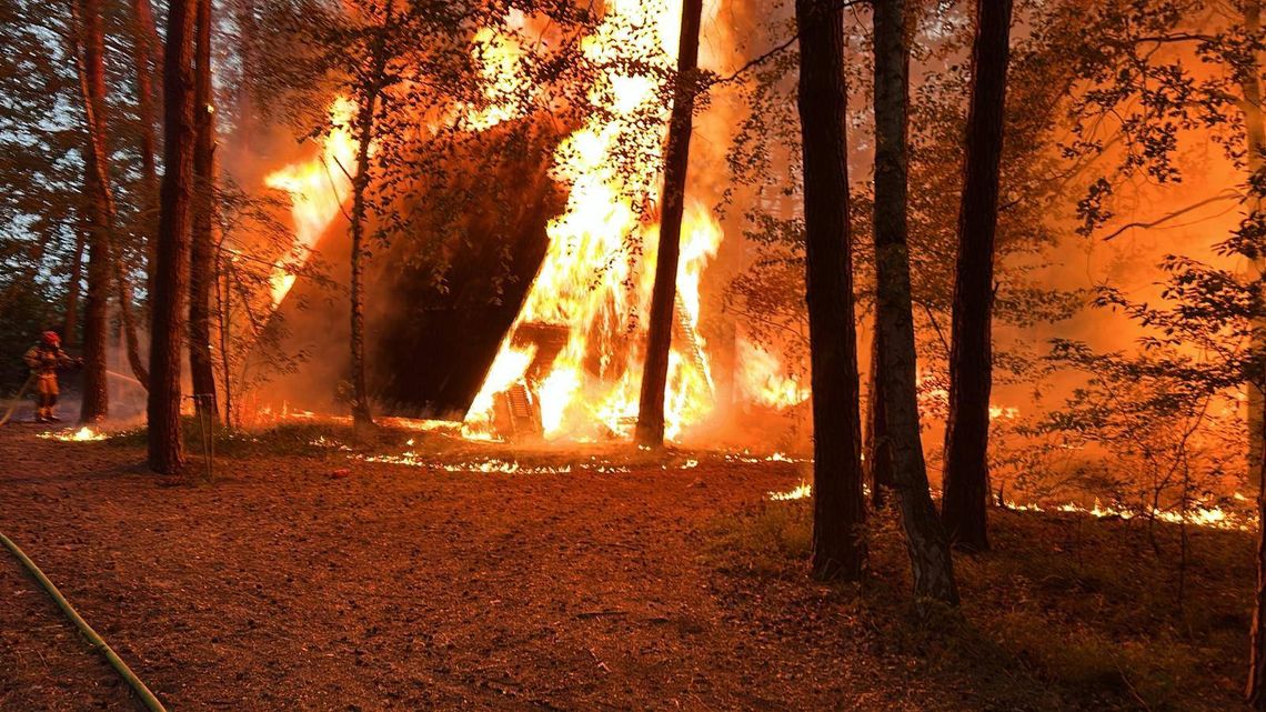 Na terenie ośrodka wypoczynkowego nad Jeziorem Wójtowskim spłonęły trzy domki wypoczynkowe