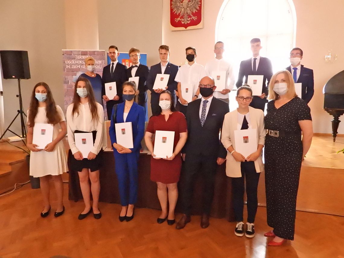 Najlepsi uczniowie otrzymali stypendia od prezydenta 