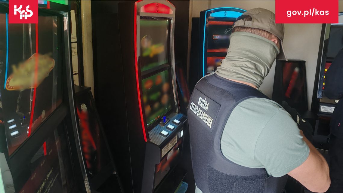 Nalot KAS we Włocławku. Zlikwidowali nielegalny salon gier. Jedna osoba zatrzymana