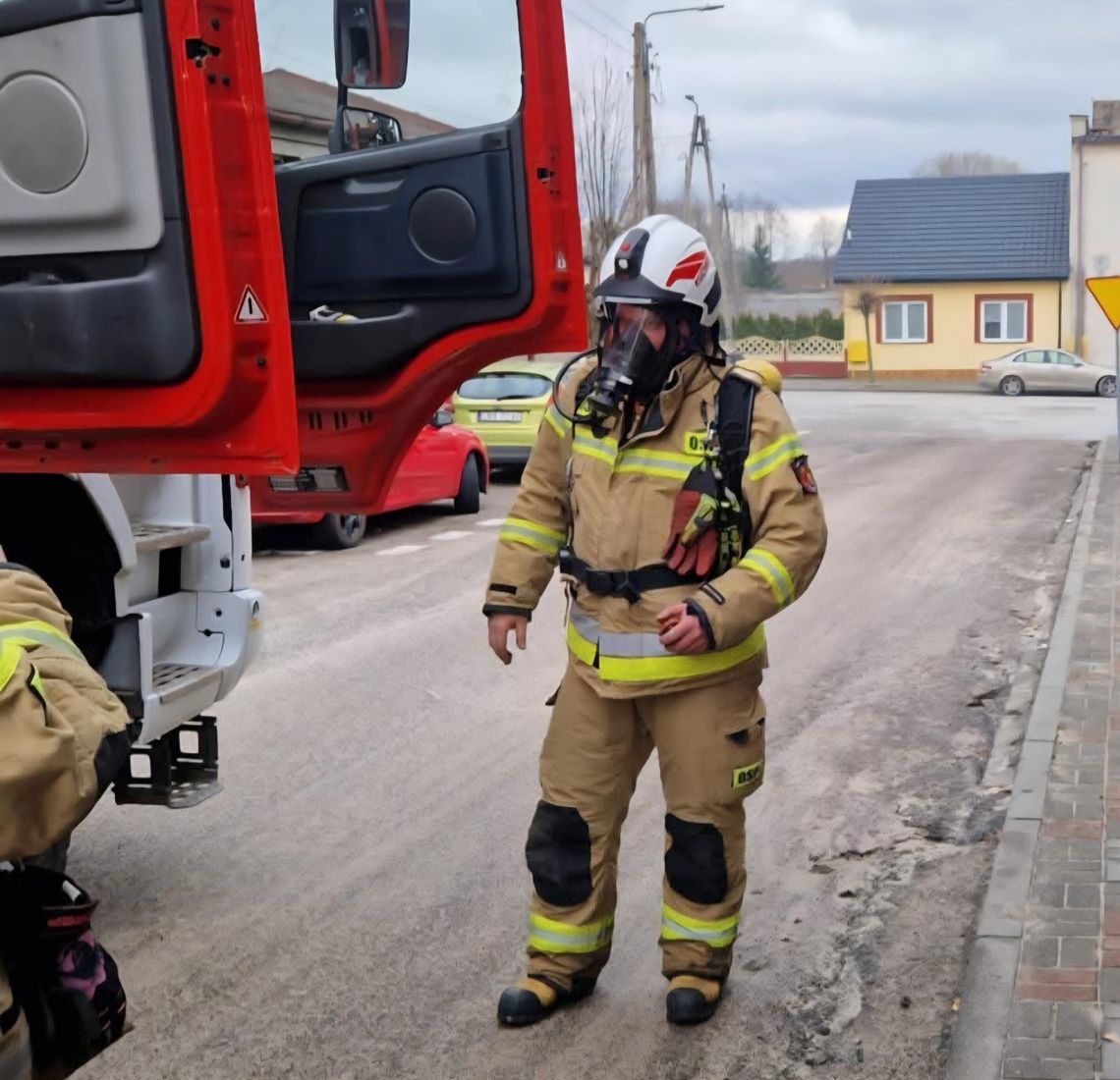 Naprawiał auto przy włączonym silniku, garaż był zamknięty. O krok od tragedii w Izbicy Kujawskiej Naprawiał auto przy włączonym silniku, garaż był zamknięty. O krok od tragedii w Izbicy Kujawskiej