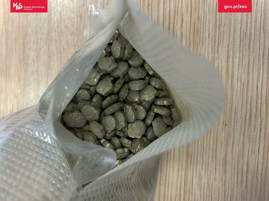 Nielegalne substancje w paczkach kurierskich w kujawsko-pomorskim