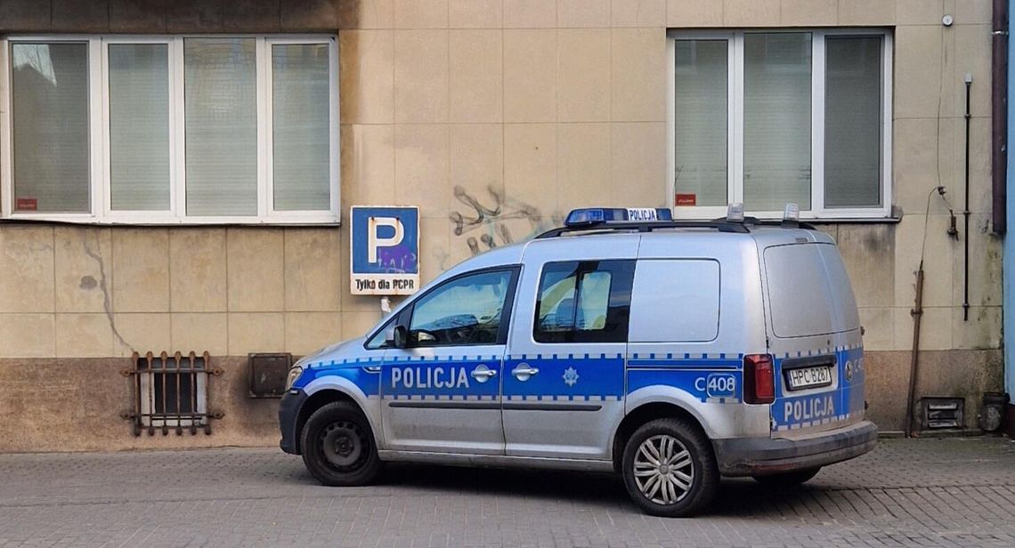 Nieletnia w kajdankach. Policja interweniowała w centrum Włocławka Nieletnia w kajdankach. Policja interweniowała w centrum Włocławka