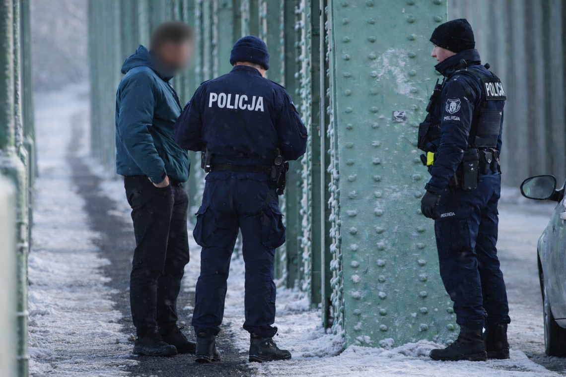 Nietrzeźwy 24-latek na moście postawił służby w stan gotowości Nietrzeźwy 24-latek na moście postawił służby w stan gotowości