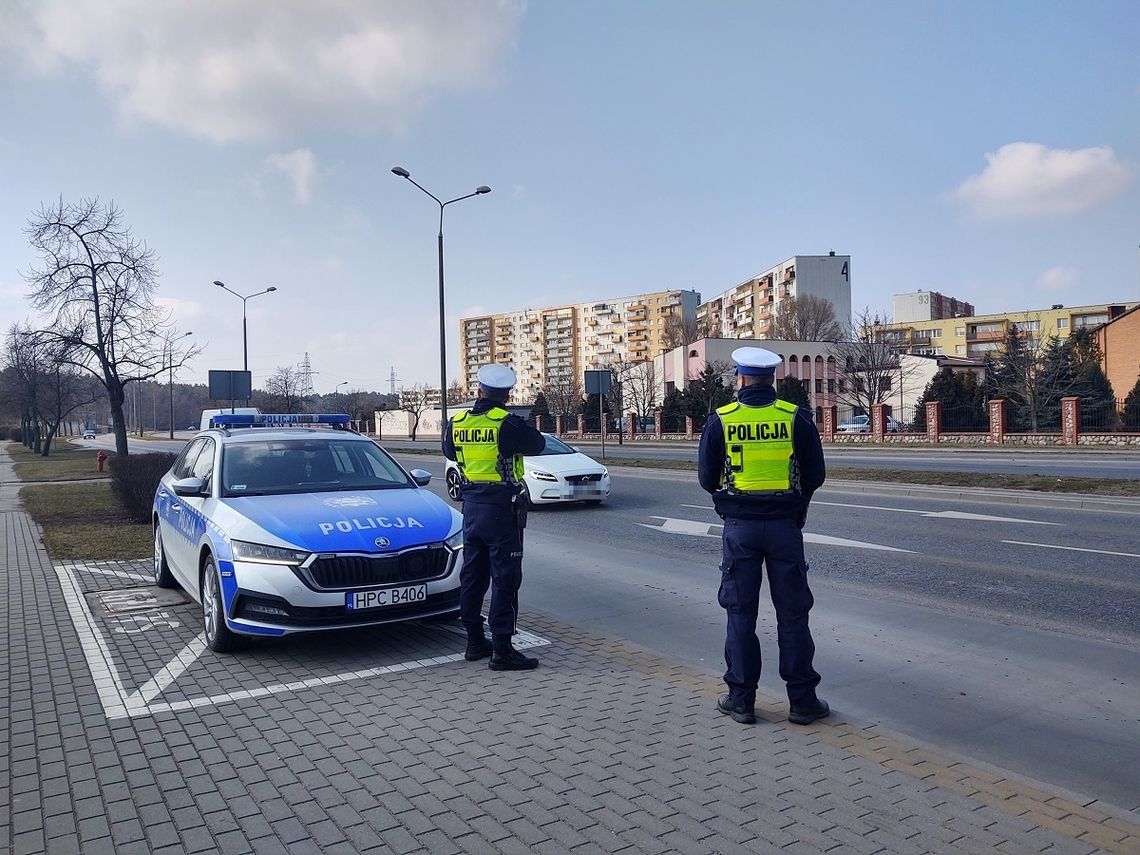 Nietrzeźwy kierowca zatrzymany przez policję na ul. Kruszyńskiej. Odpowie przed sądem