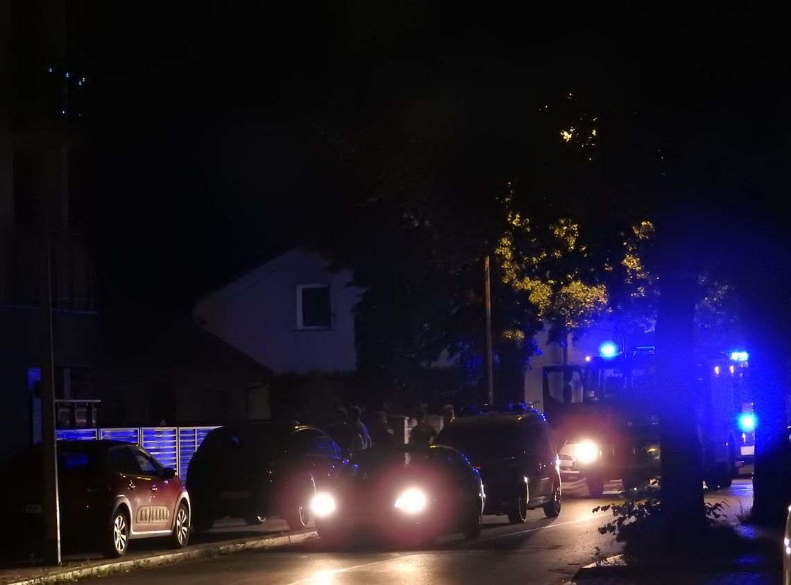 Nocny pożar pustostanu przy ul. Szpitalnej. Ogień gasiły dwie jednostki straży pożarnej