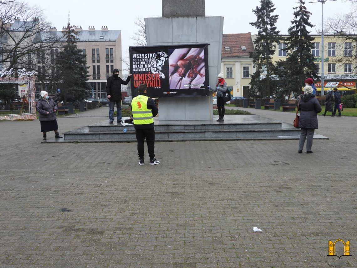 "Obrońcy życia" wyjdą na ulice. W sobotę na placu Wolności będą się modlić "Obrońcy życia" wyjdą na ulice. W sobotę na placu Wolności będą się modlić