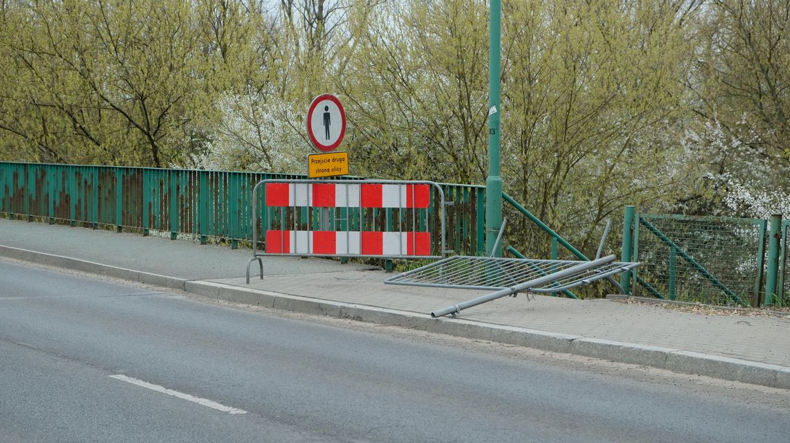 Od poniedziałku utrudnienia... Zamkną chodnik na moście, a także...