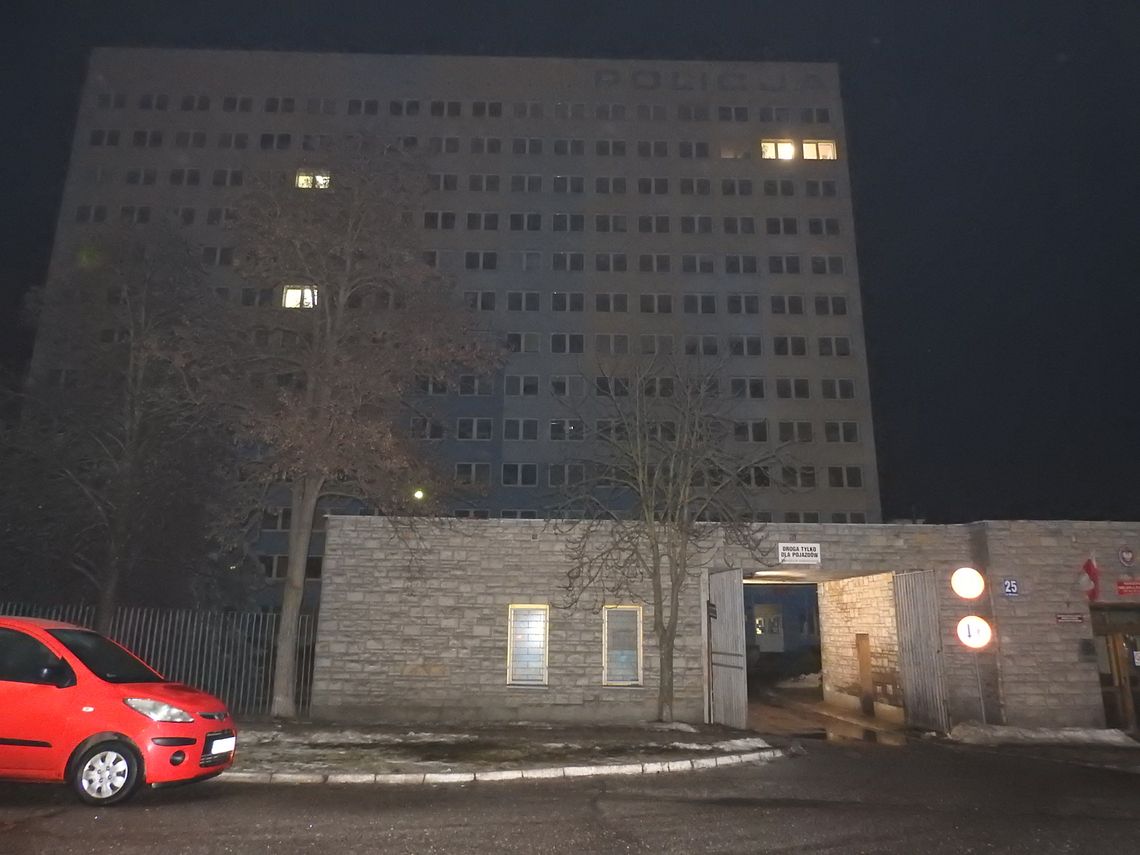 Odbył się eksperyment procesowy ws. śmierci Szymona w Komendzie Miejskiej Policji we Włocławku Odbył się eksperyment procesowy ws. śmierci Szymona w Komendzie Miejskiej Policji we Włocławku