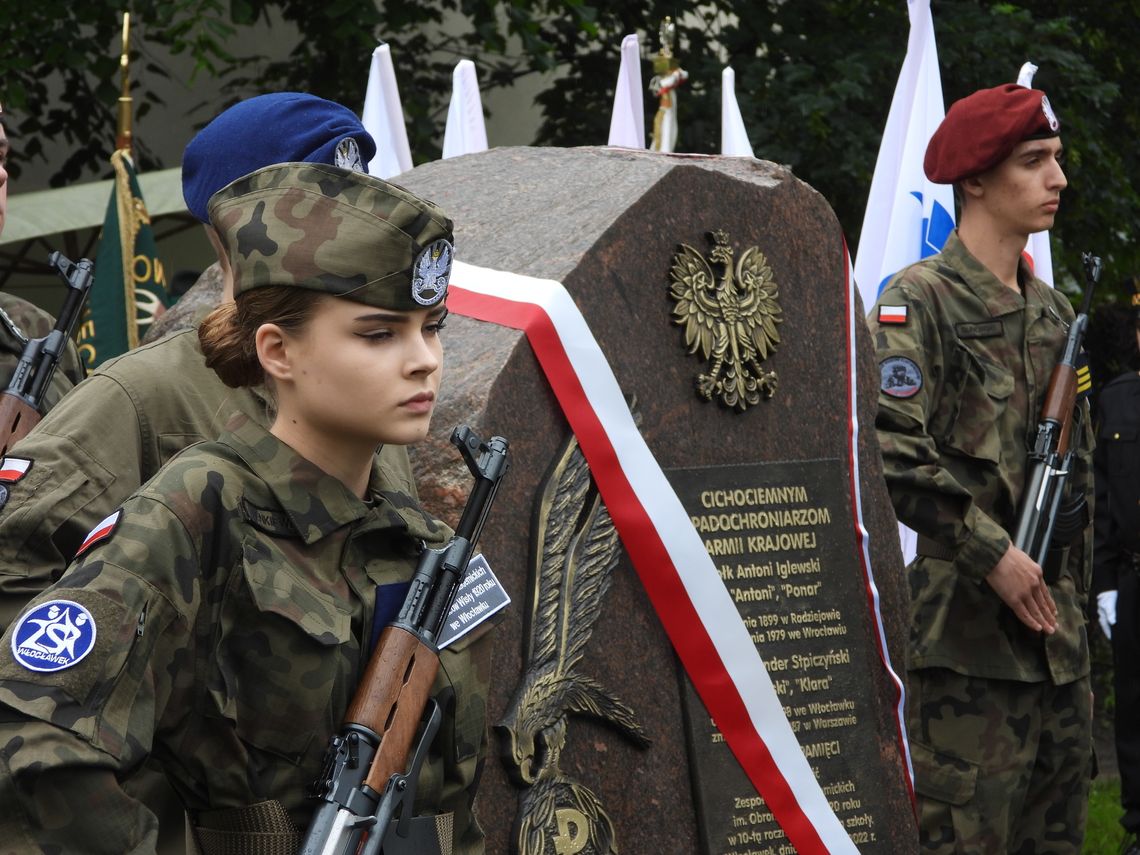 Odsłonięto pomnik Cichociemnych Spadochroniarzy Armii Krajowej