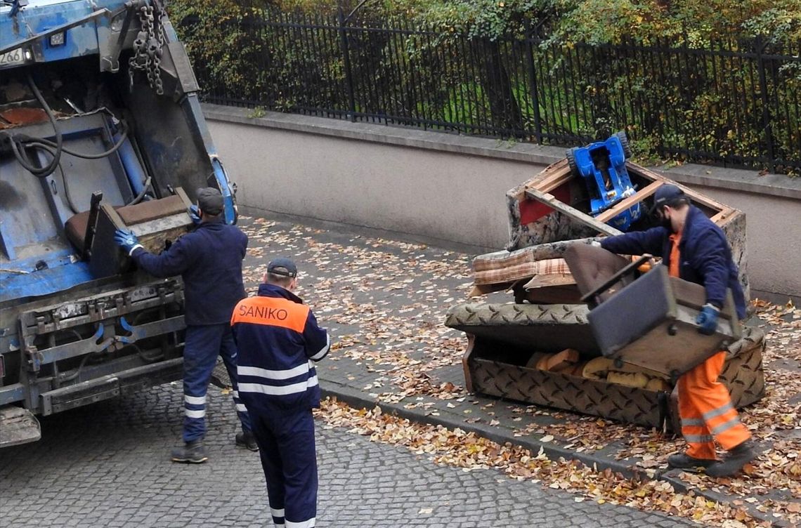 Droższe śmieci, droższe życie – radni zdecydują o kolejnych obciążeniach dla mieszkańców