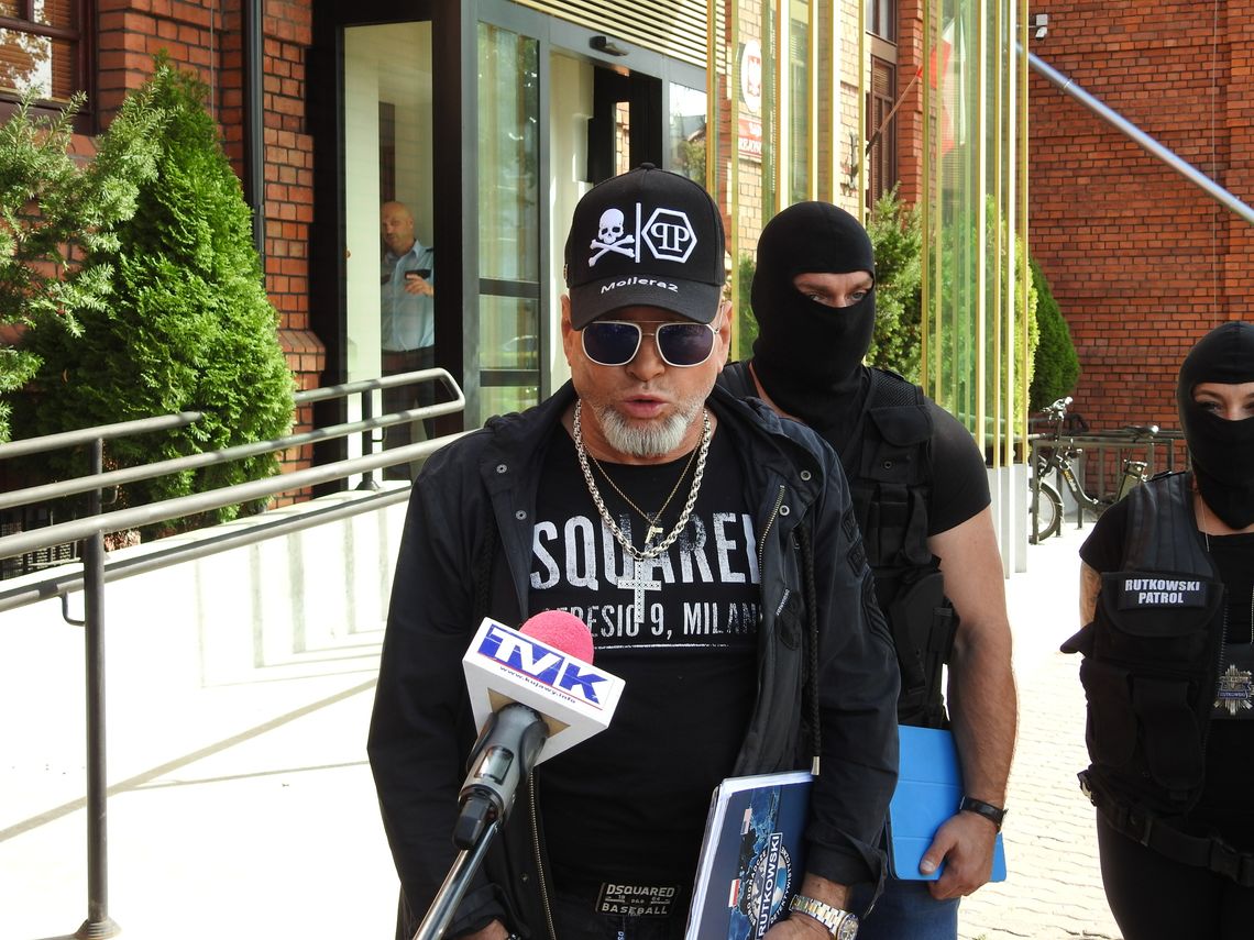 "Ojciec spełnił żądania Sądu i w ostatnią niedzielę oddał Karolinie dziecko" "Ojciec spełnił żądania Sądu i w ostatnią niedzielę oddał Karolinie dziecko"