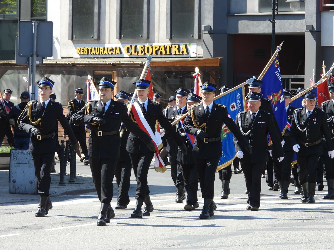 Około 300 strażaków przemaszerowało ulicami Włocławka. Dziś obchodzą swoje święto