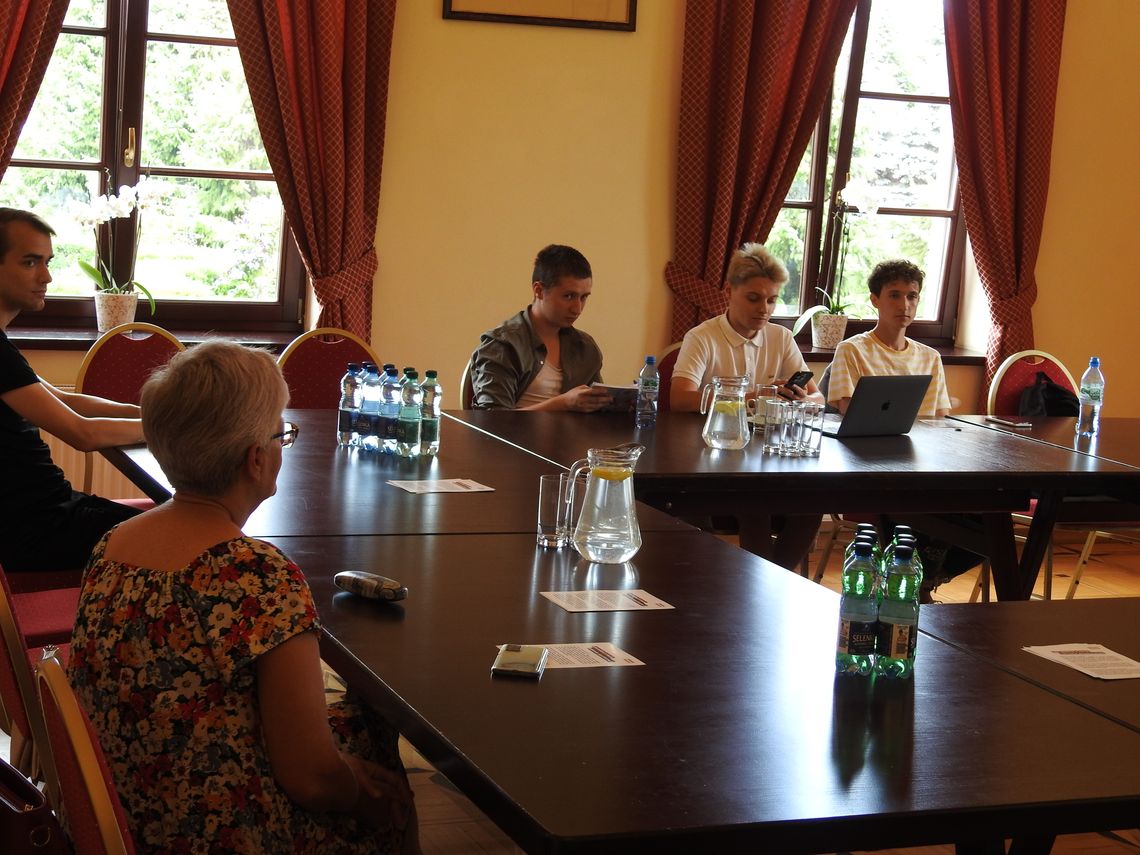 Okrągły Stół Wokół Zdrowia Psychicznego Dzieci i Młodzieży we Włocławku Okrągły Stół Wokół Zdrowia Psychicznego Dzieci i Młodzieży we Włocławku