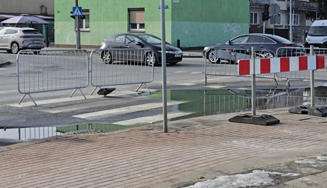 [Aktualizacja] Część os. Kazimierza znów bez ogrzewania i ciepłej wody. To skutek awarii na skrzyżowaniu Wojskowej i Okrężnej