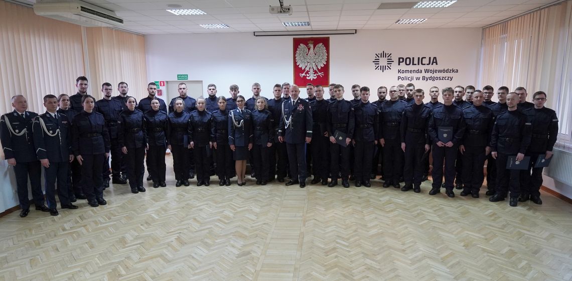 Ośmiu nowych policjantów trafi do Włocławka. Na razie pojadą na szkolenie