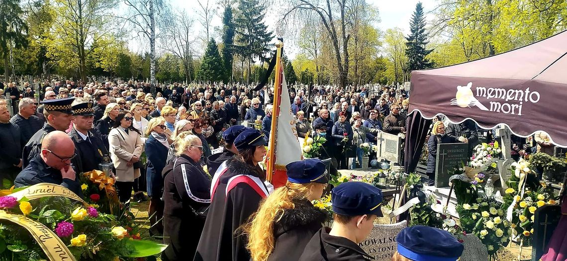 Ostatnie pożegnanie Jarosława Hupało. Setki osób na pogrzebie