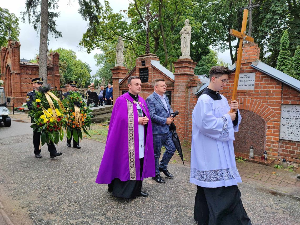 Ostatnie pożegnanie radnego Czesława Zarzecznego na Cmentarzu Komunalnym Ostatnie pożegnanie radnego Czesława Zarzecznego na Cmentarzu Komunalnym