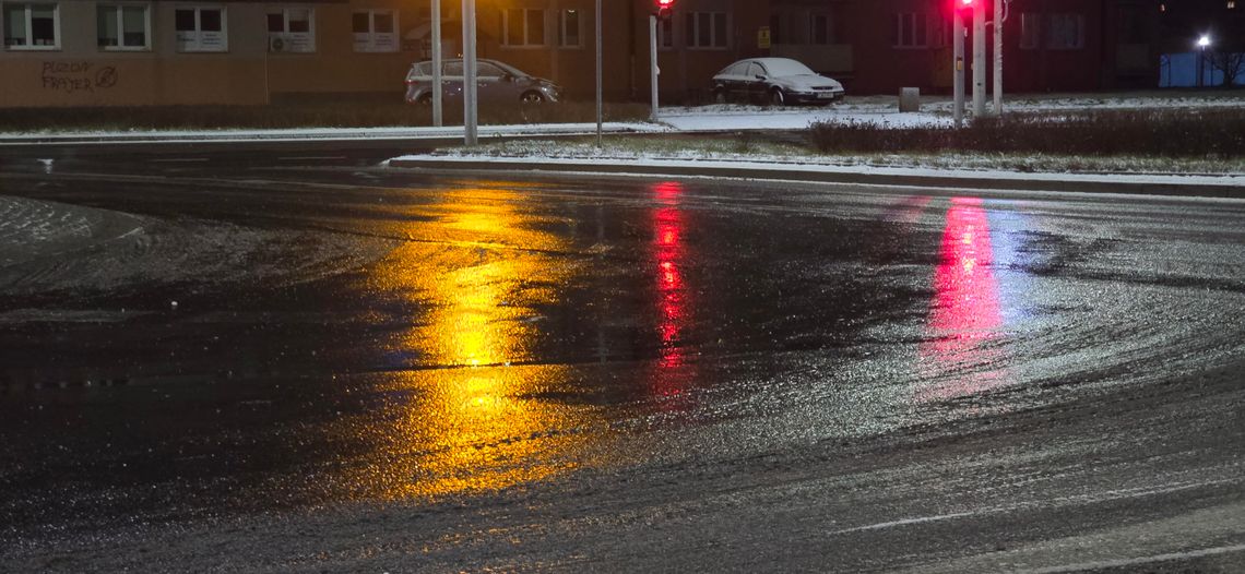 Ostrzeżenie przed oblodzeniem kierowcy i piesi powinni zachować ostrożność Ostrzeżenie przed oblodzeniem kierowcy i piesi powinni zachować ostrożność