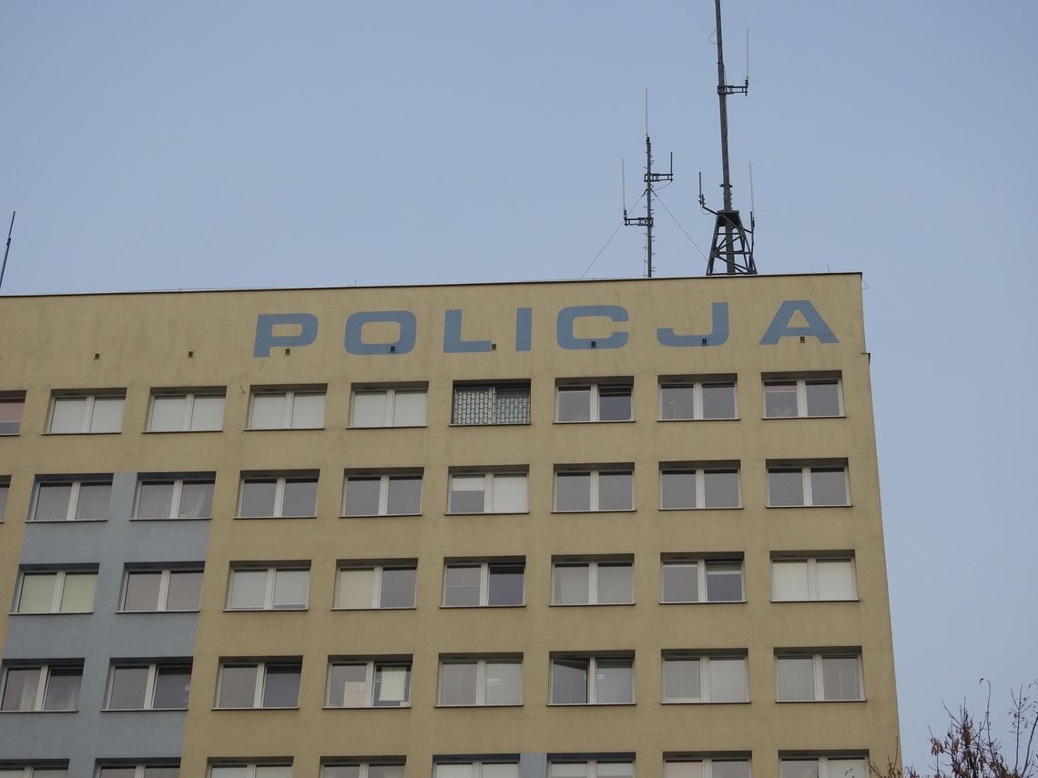 Oszuści okradli 85-latkę. Podali się za osoby odczytujące licznik wody