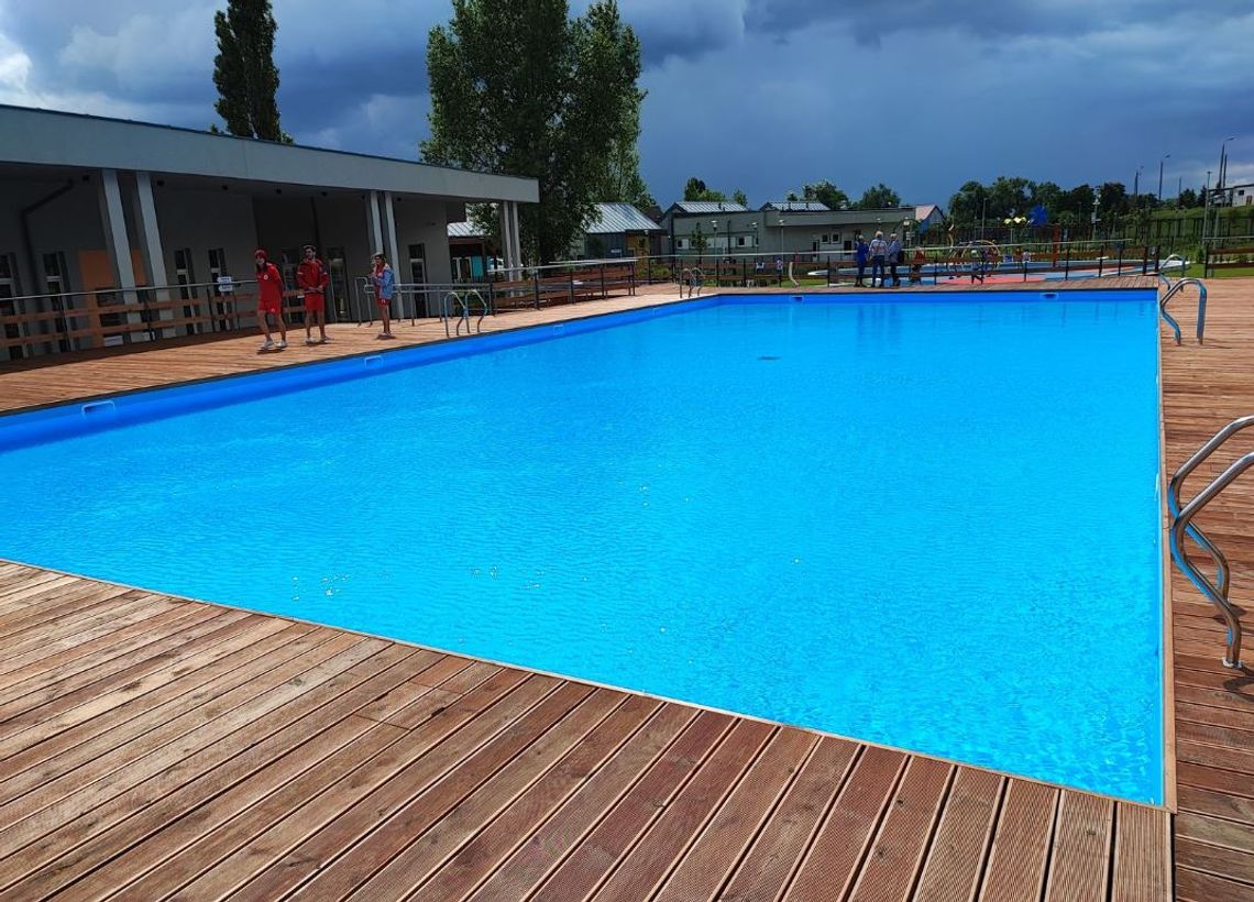 Pałeczki ropy błękitnej zostały usunięte z dużej niecki basenowej Pałeczki ropy błękitnej zostały usunięte z dużej niecki basenowej