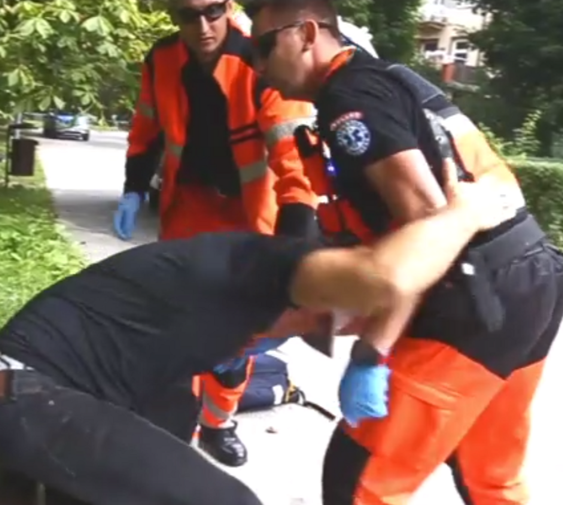 Pijany 34-latek zaatakował lekarza i ratownika, którzy przyjechali udzielić mu pomocy  