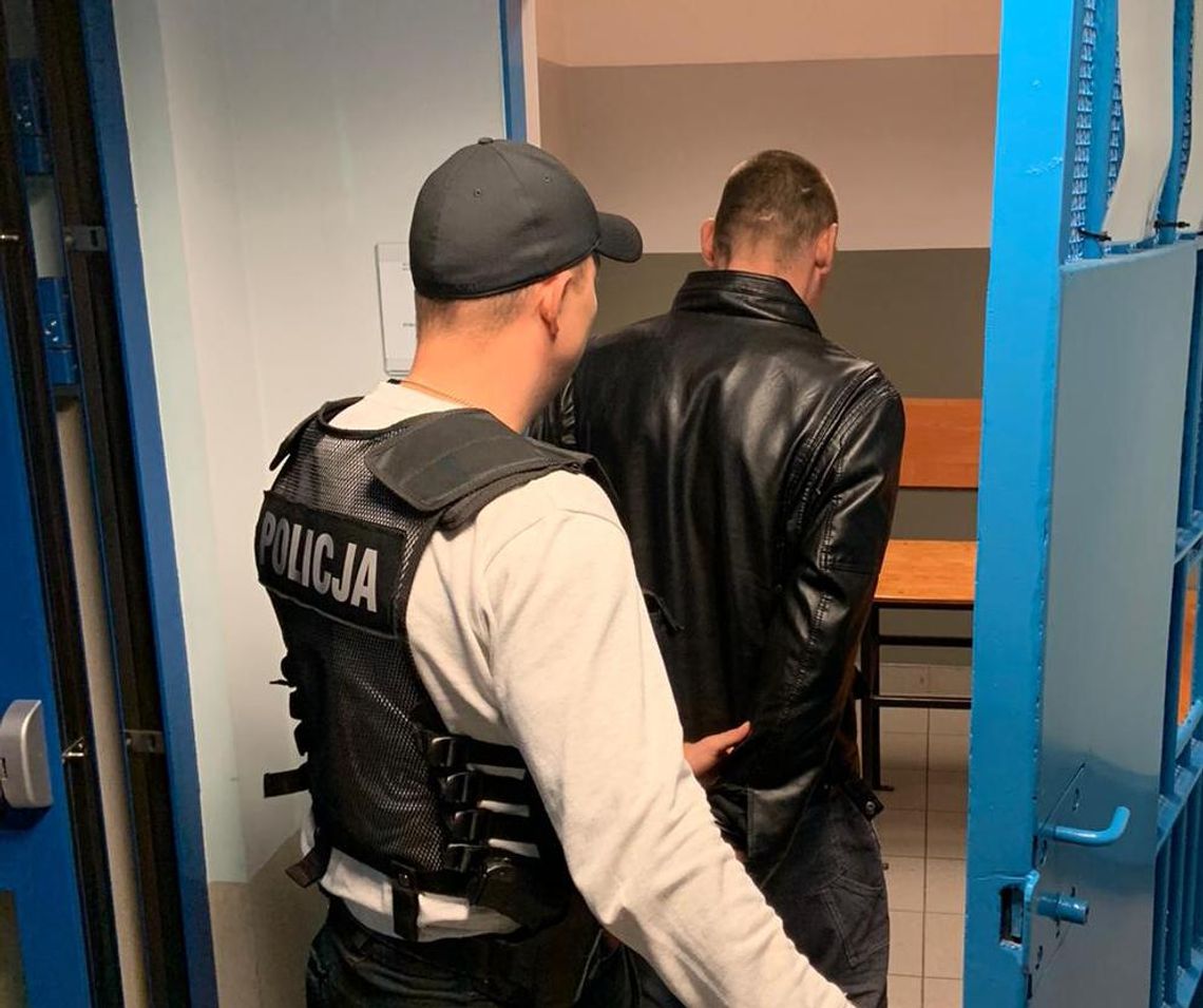 Pijany 35-latek zaatakował policjantów. Wcześniej wybił szybę w oknie i prowadził auto