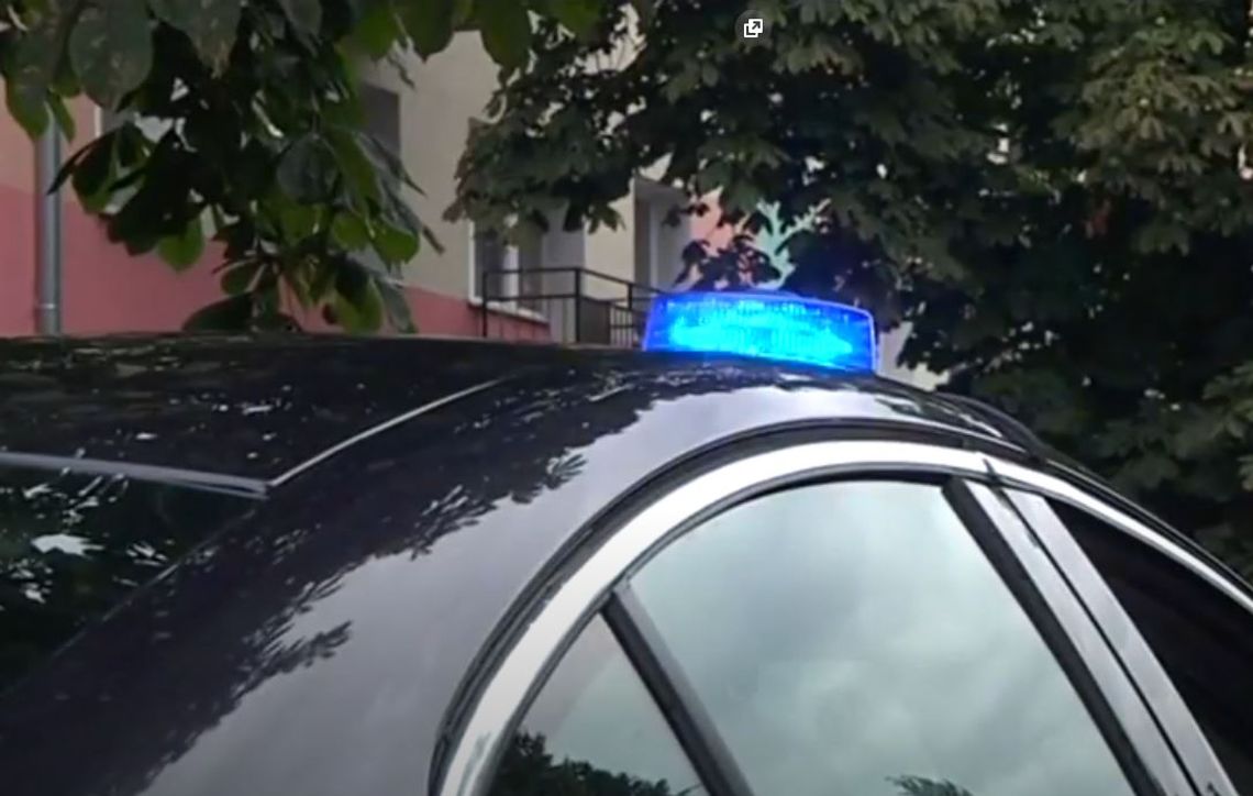 Pijany dziadek opiekował się 5-letnim wnukiem. Pracownicy MOPR wezwali policję
