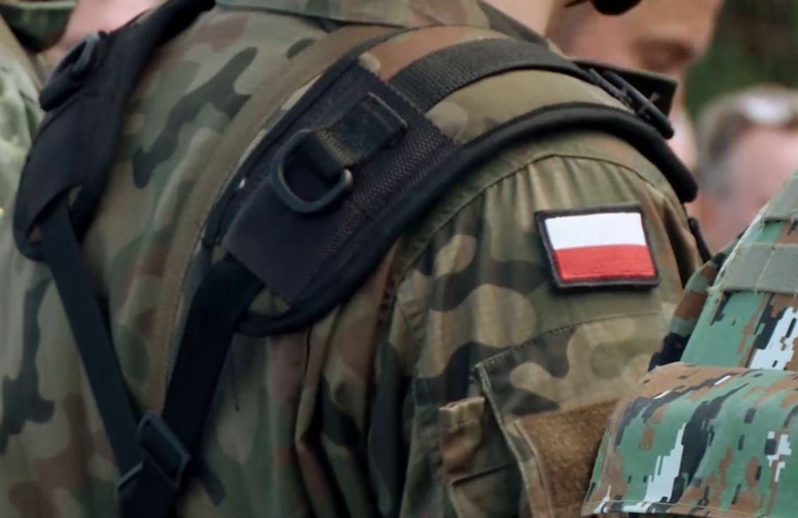 Pijany żołnierz uderzył w nieoznakowany wóz policyjny. Stanie przed sądem