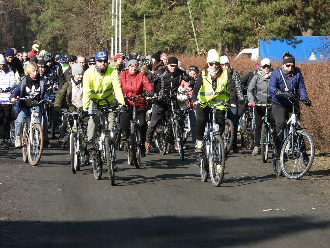 Początek sezonu rowerowego. Cykliści symbolicznie topili Marzannę Początek sezonu rowerowego. Cykliści symbolicznie topili Marzannę