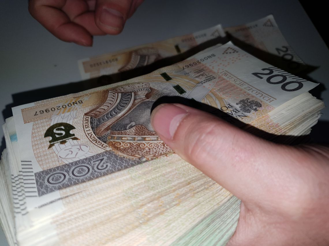 Podawał się za funkcjonariusza CBŚ. 66-latka straciła ponad 50 000 zł Podawał się za funkcjonariusza CBŚ. 66-latka straciła ponad 50 000 zł