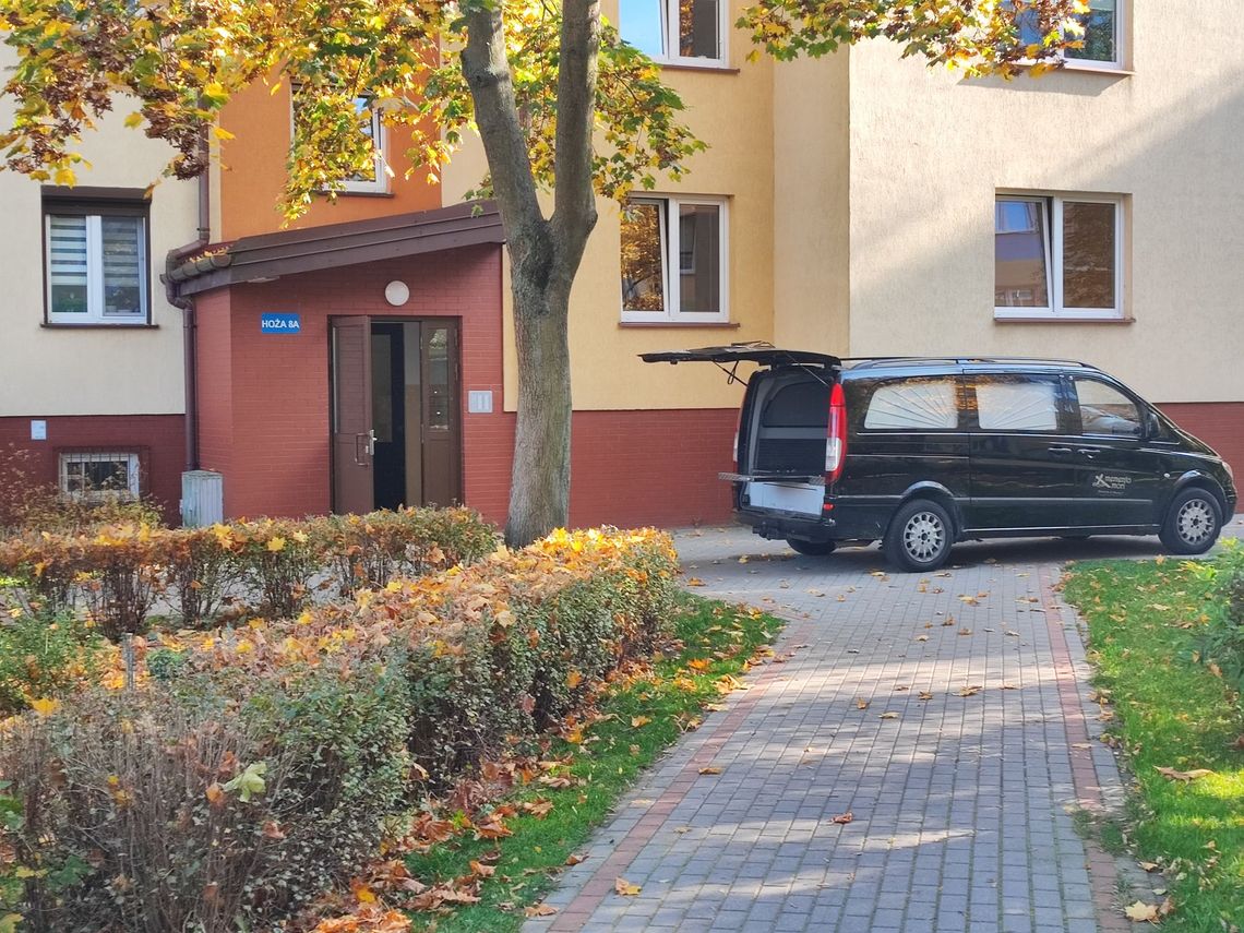 Podejrzana o dokonanie zabójstwa na ul. Hożej była spokrewniona z ofiarą. Dziś ma się odbyć sekcja zwłok 