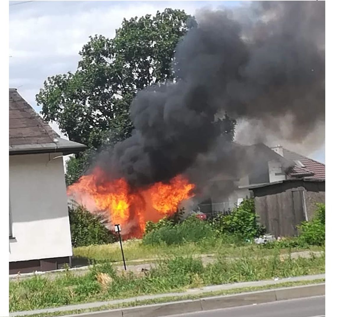 Podpalenie budynku gospodarczego w Choceniu. Policja prowadzi dochodzenie 