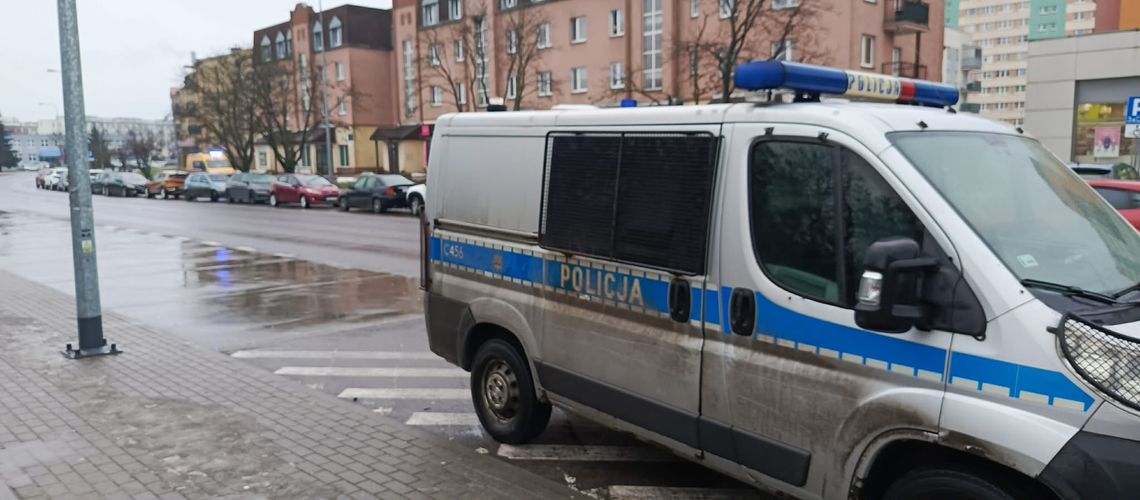 Pogotowie i policja na ul. Promiennej. W mieszkaniu ujawniono zwłoki mężczyzny Pogotowie i policja na ul. Promiennej. W mieszkaniu ujawniono zwłoki mężczyzny