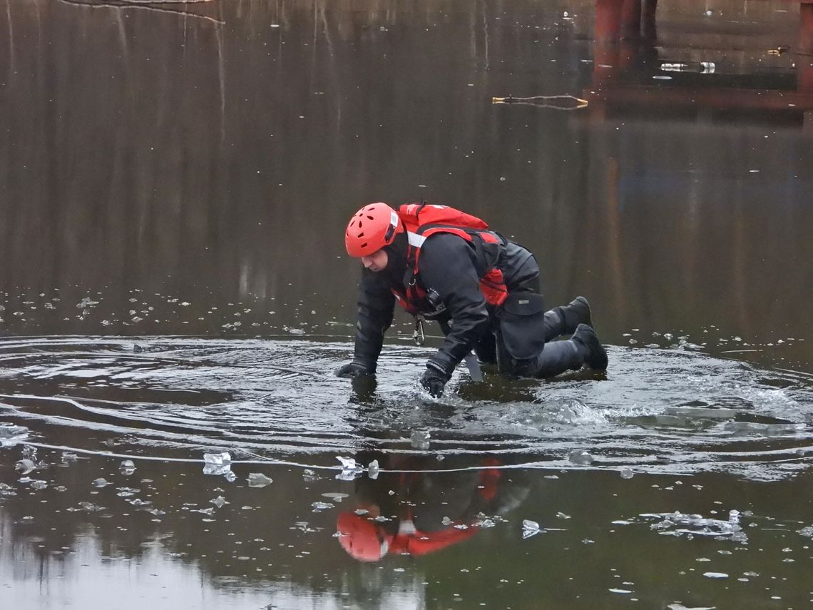 Pokaz ratownictwa na załamanym lodzie. Służby zapraszają mieszkańców na pokaz