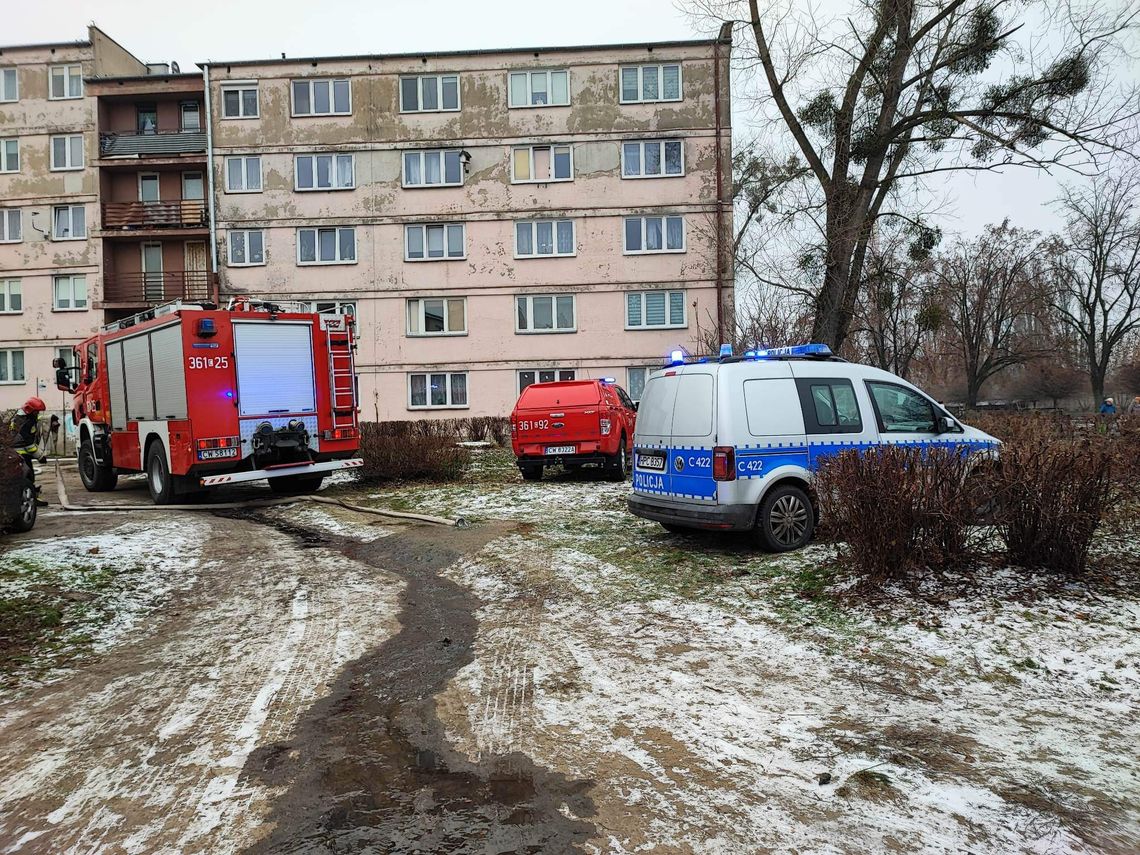 Policja i straż na ul. Wienieckiej. Prawdopodobnie wybuchła butla gazowa na pierwszym piętrze budynku 