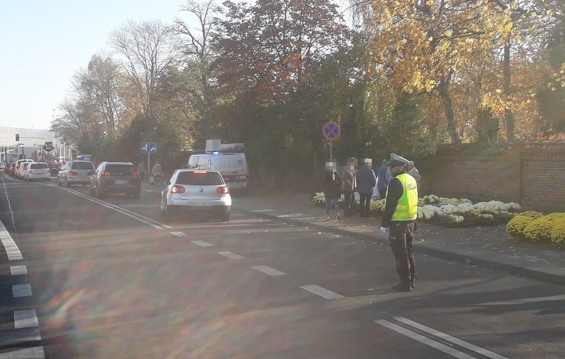 Policja podsumowuje akcję "ZNICZ-2021". 39 zdarzeń drogowych 